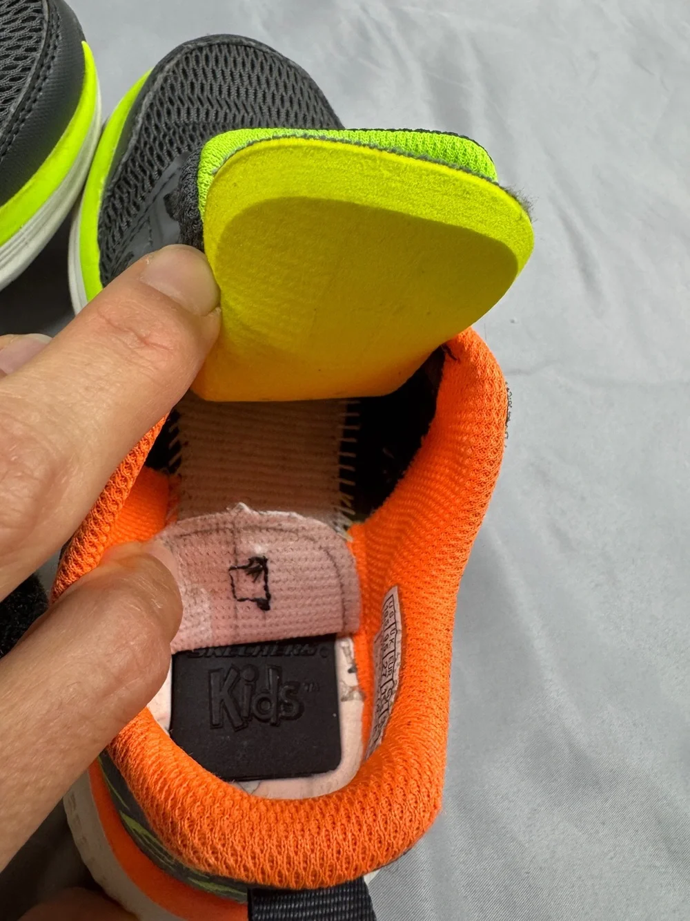 Skechers GO RUN 2.0 Elevate Where's My Skechers Sneakers Air Tag Not Included